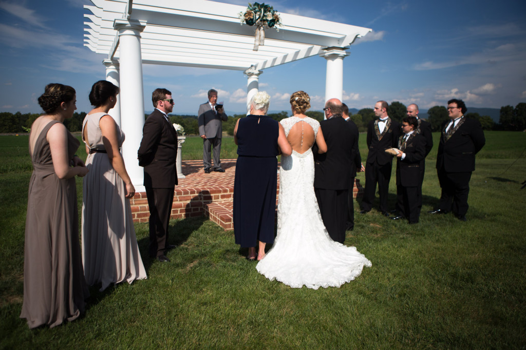 harrisonburg wedding photographer robbie and peggy married the columns at six penny farm-10