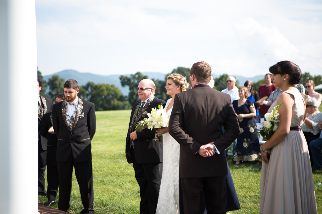 harrisonburg wedding photographer robbie and peggy married the columns at six penny farm-11