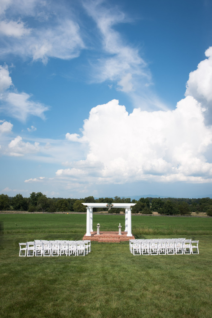 harrisonburg wedding photographer robbie and peggy married the columns at six penny farm-18