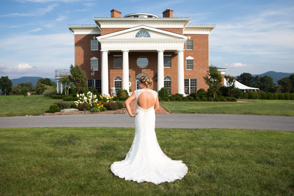 harrisonburg wedding photographer robbie and peggy married the columns at six penny farm-20