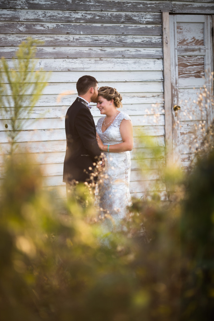 harrisonburg wedding photographer robbie and peggy married the columns at six penny farm-23
